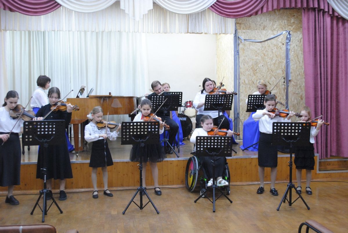 Концерт учащихся ДШИ № 3 в сопровождении камерного ансамбля преподавателей
